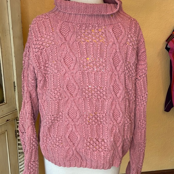 Outback sweater - Picture 1 of 10
